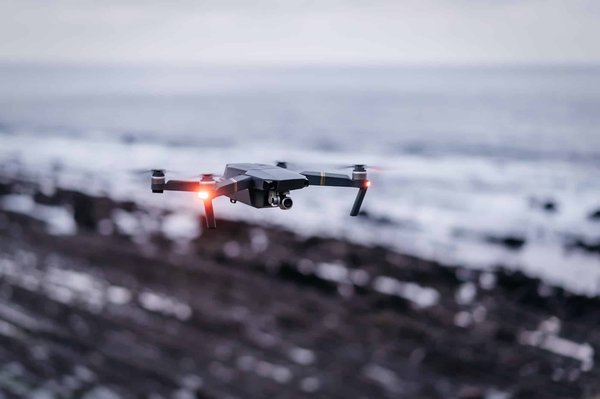 Quelles implications légales pour une entreprise souhaitant utiliser des drones pour des livraisons?